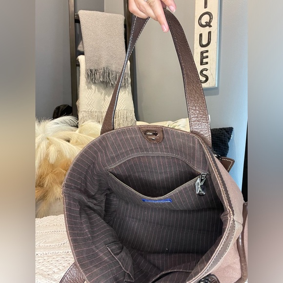 Burberry Tote - Picture 10 of 13